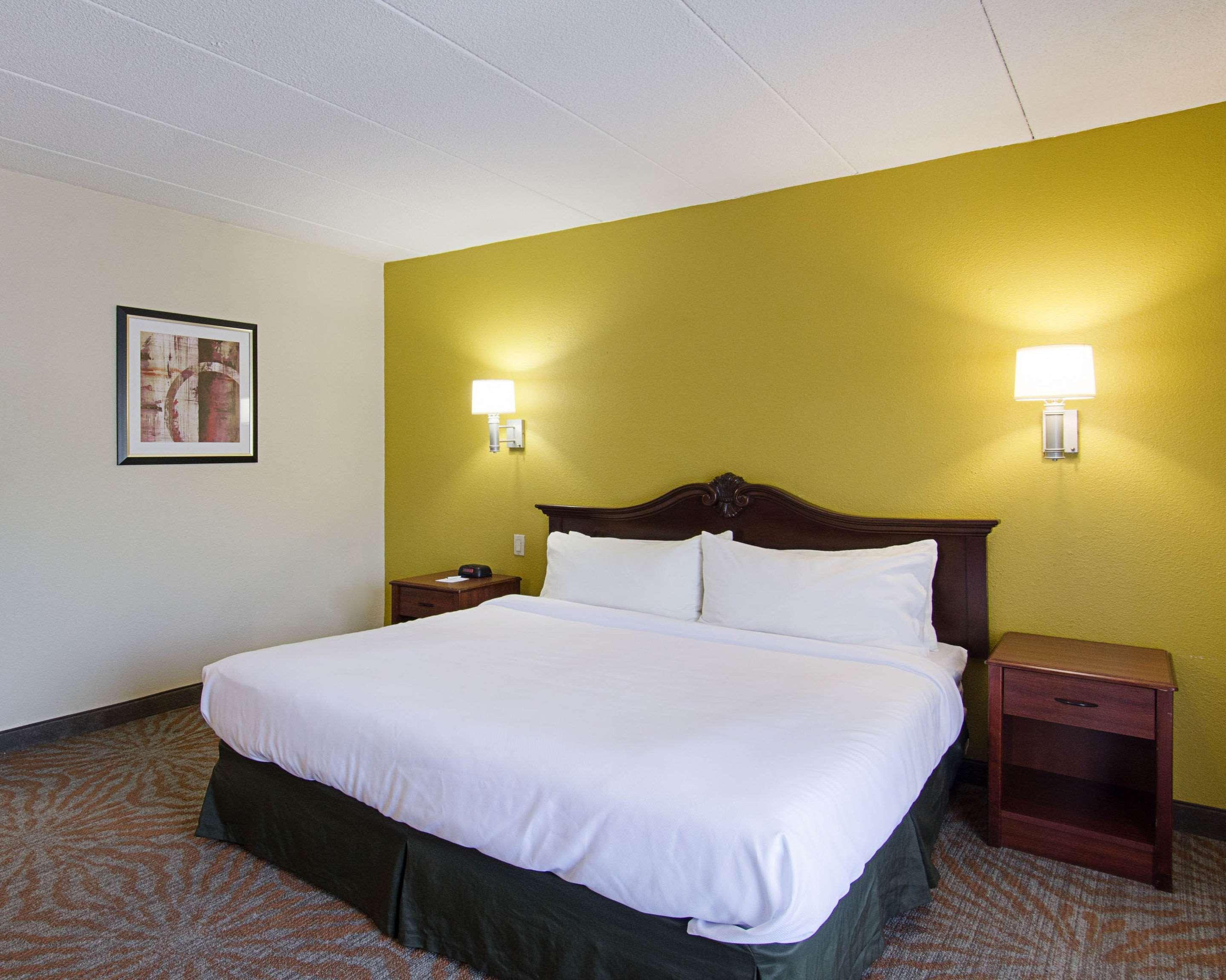 Quality Inn & Suites Worcester Extérieur photo