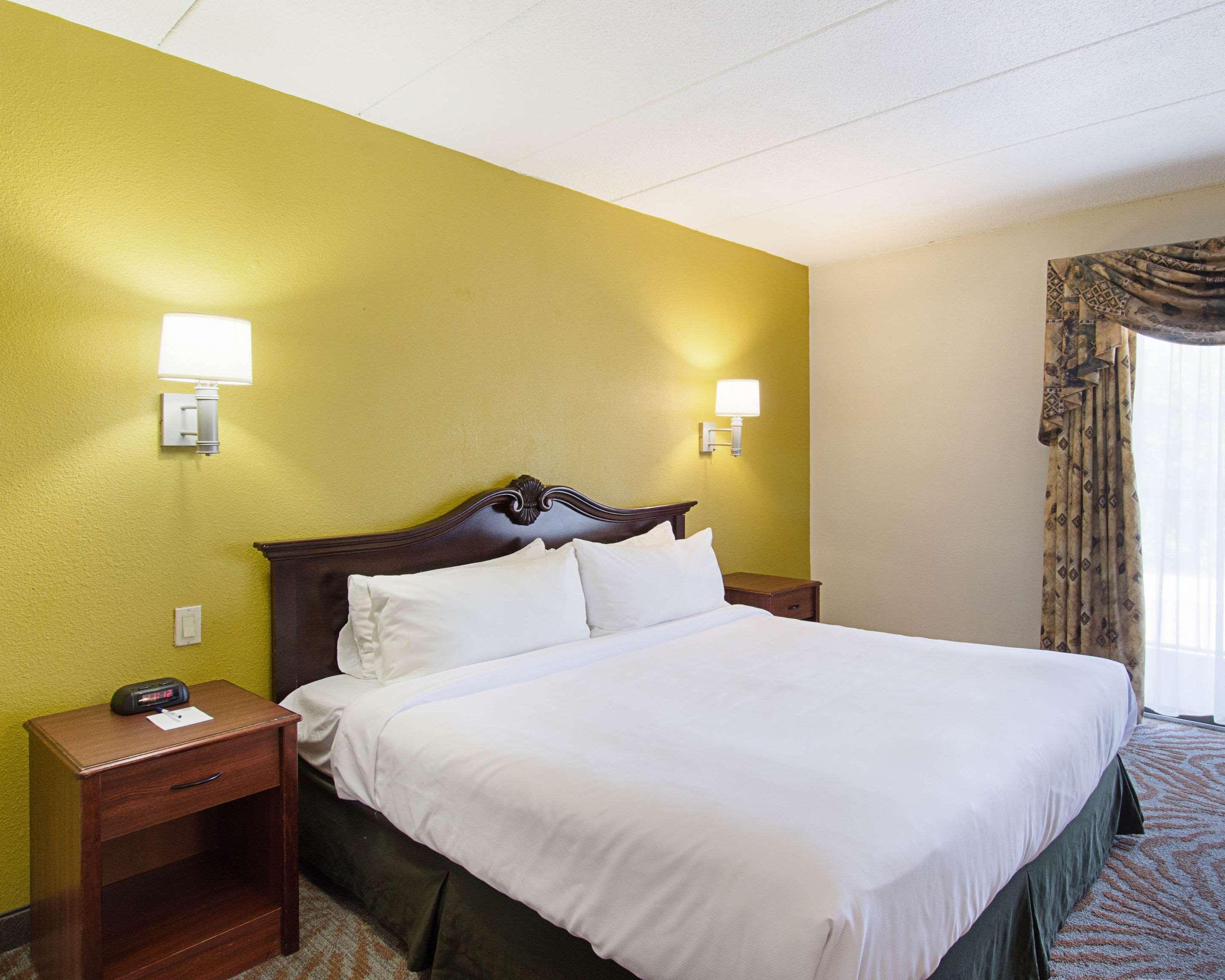 Quality Inn & Suites Worcester Extérieur photo